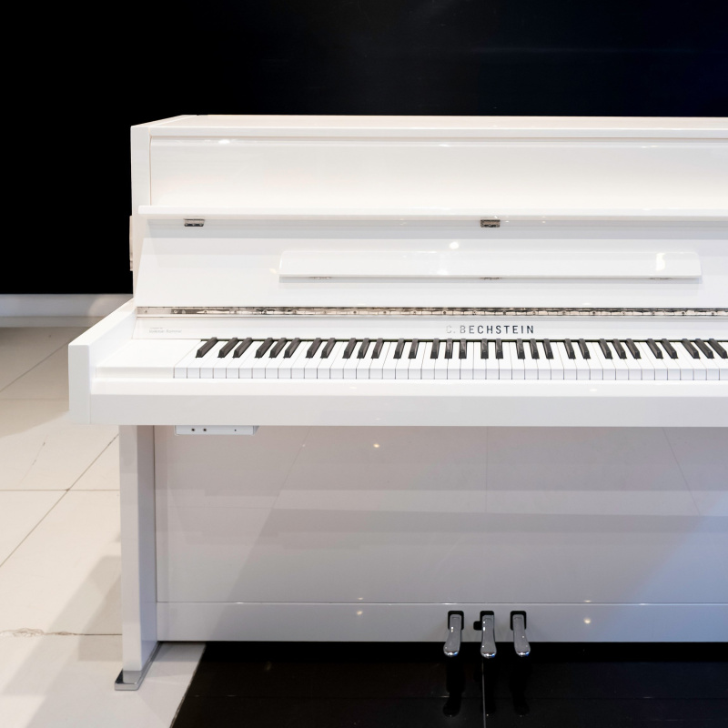 Пианино C. Bechstein Millenium 116 (BU)  белое, полированное, отделка хром, цифровая система Vario