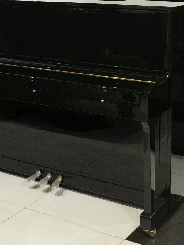 Пианино R. Lipp & Sohn 121 черное, полированное