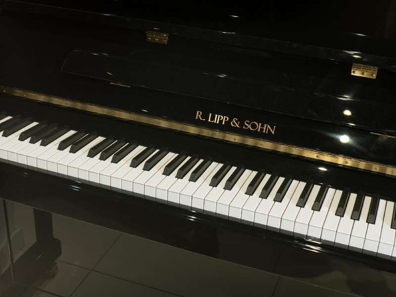 Пианино R. Lipp & Sohn 121 черное, полированное