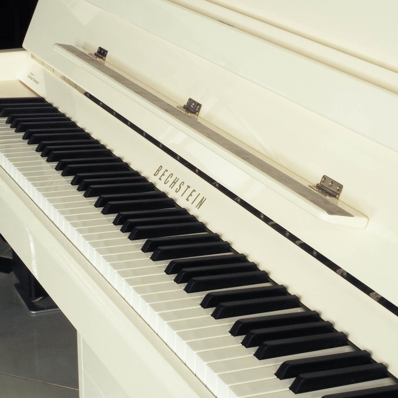 Пианино Bechstein Modern B 112 (BU) белое, полированное, отделка хром
