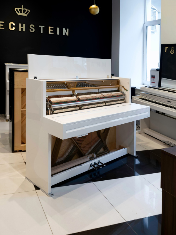 Пианино C. Bechstein Millenium 116 (BU)  белое, полированное, отделка хром, цифровая система Vario