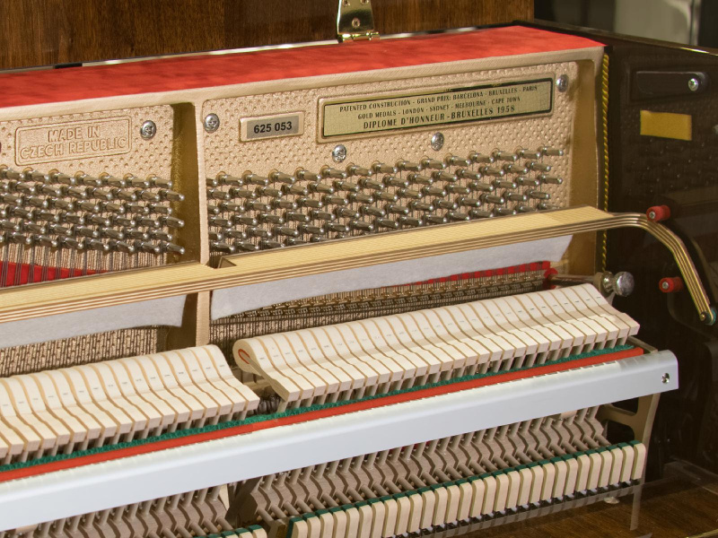 Пианино Petrof Middle P 118 M1 (BU) орех, полированное